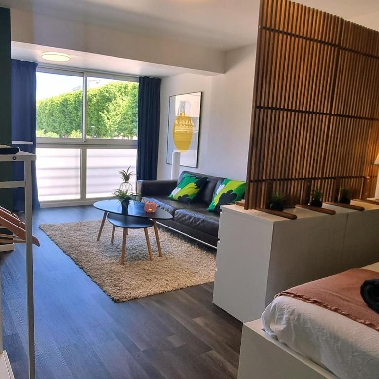 Le Voltaire, Joli Studio, proximité de la Gare et du Centre, Climatisé - Apartment - 1