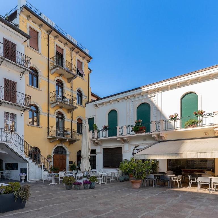 Casa Da Vinci - Four-Bedroom Apartment with Lake View - 25