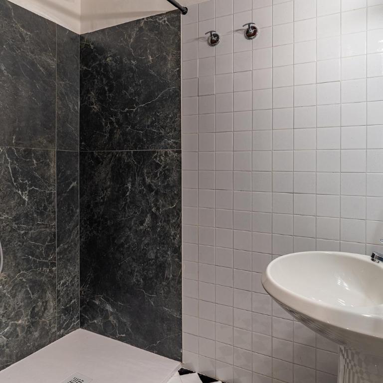 Casa Da Vinci - Four-Bedroom Apartment with Lake View - 13