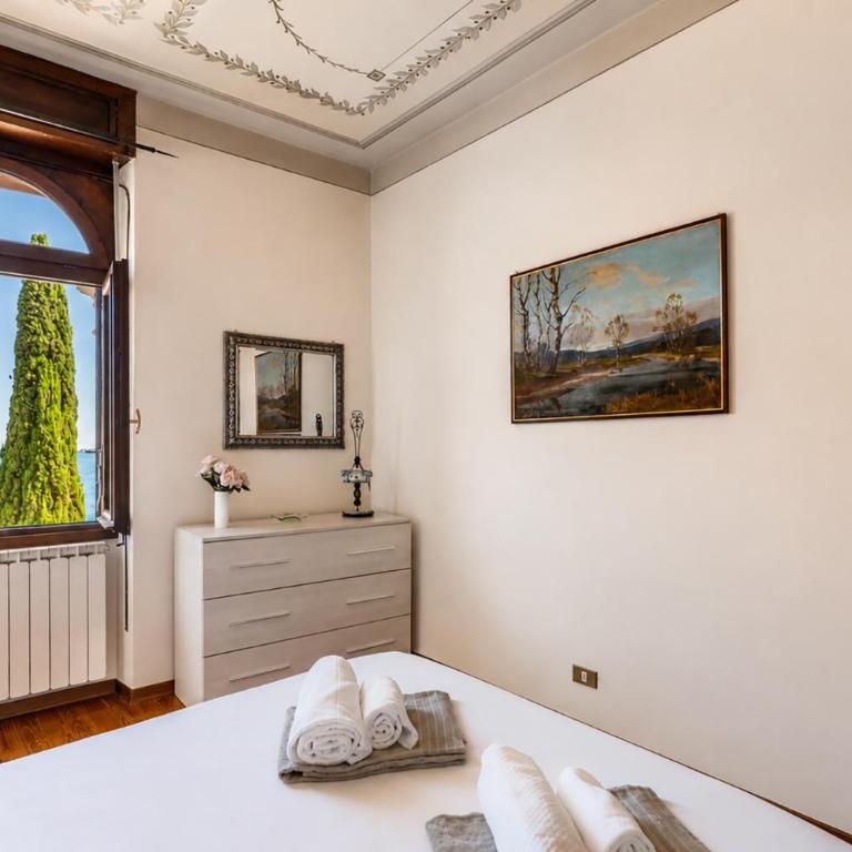 Casa Da Vinci - Four-Bedroom Apartment with Lake View - 23