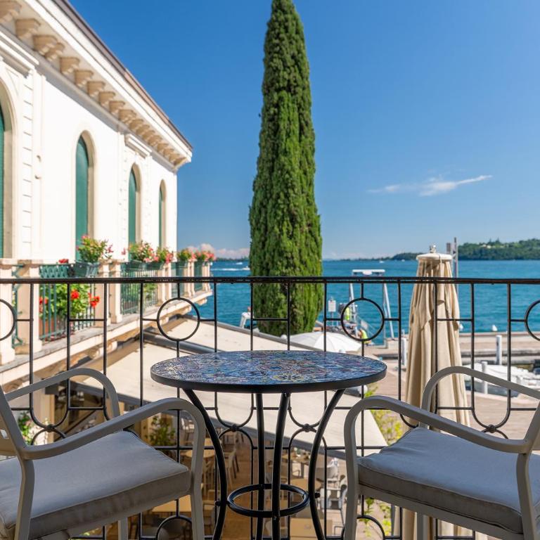 Casa Da Vinci - Four-Bedroom Apartment with Lake View - 1