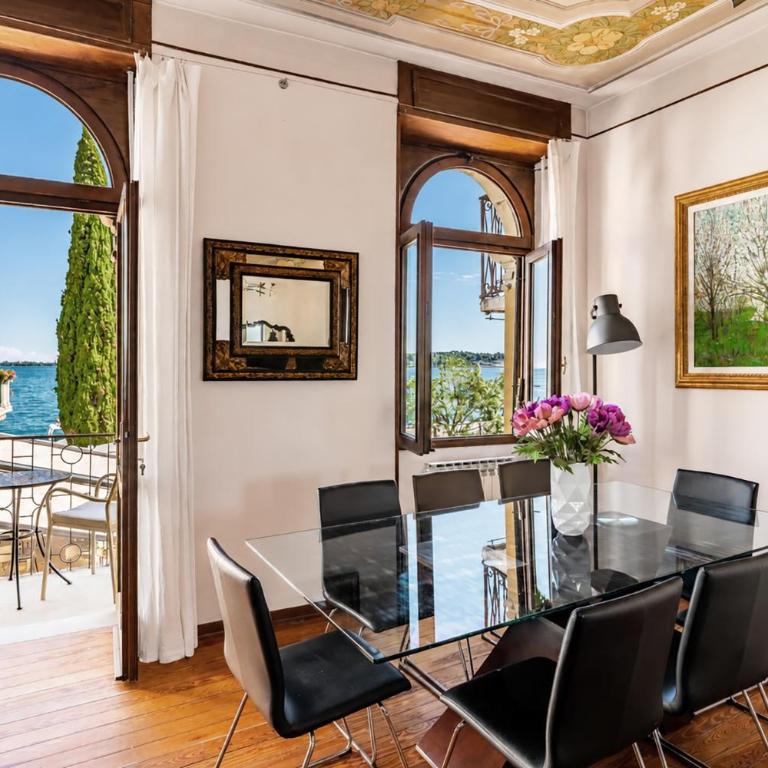 Casa Da Vinci - Four-Bedroom Apartment with Lake View - 2