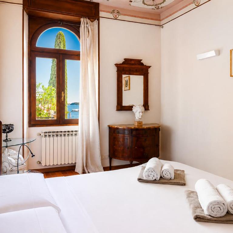 Casa Da Vinci - Four-Bedroom Apartment with Lake View - 10