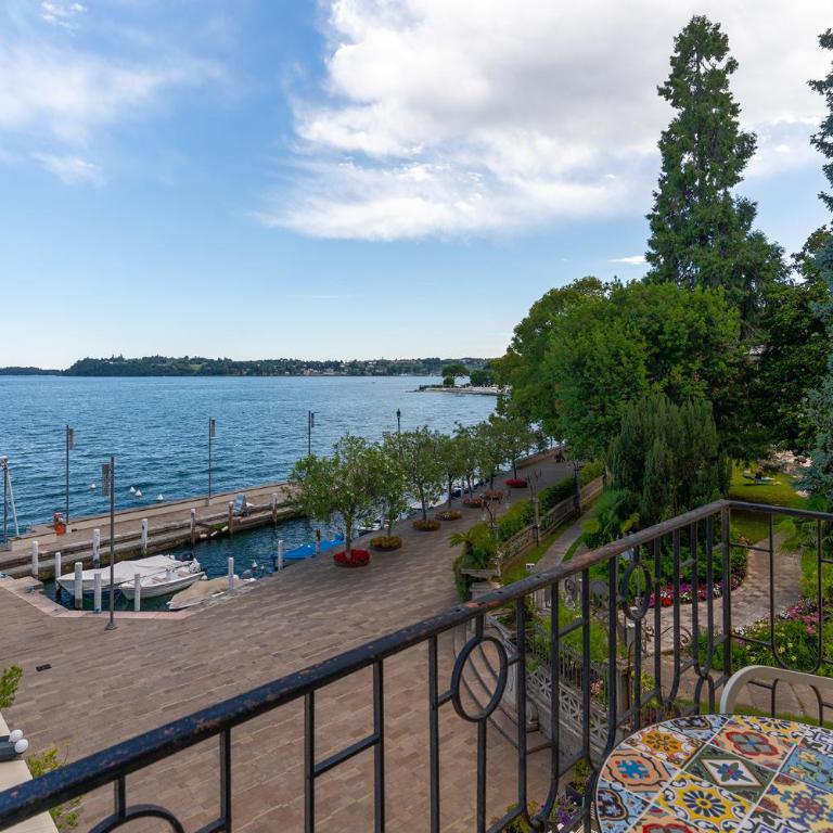 Casa Da Vinci - Four-Bedroom Apartment with Lake View - 3