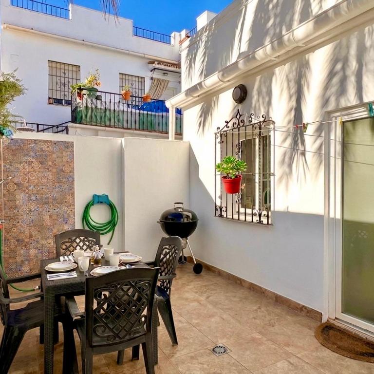 Quiet 3-bedroom house near Town Hall & Centre - Chalet de 3 dormitorios - 9
