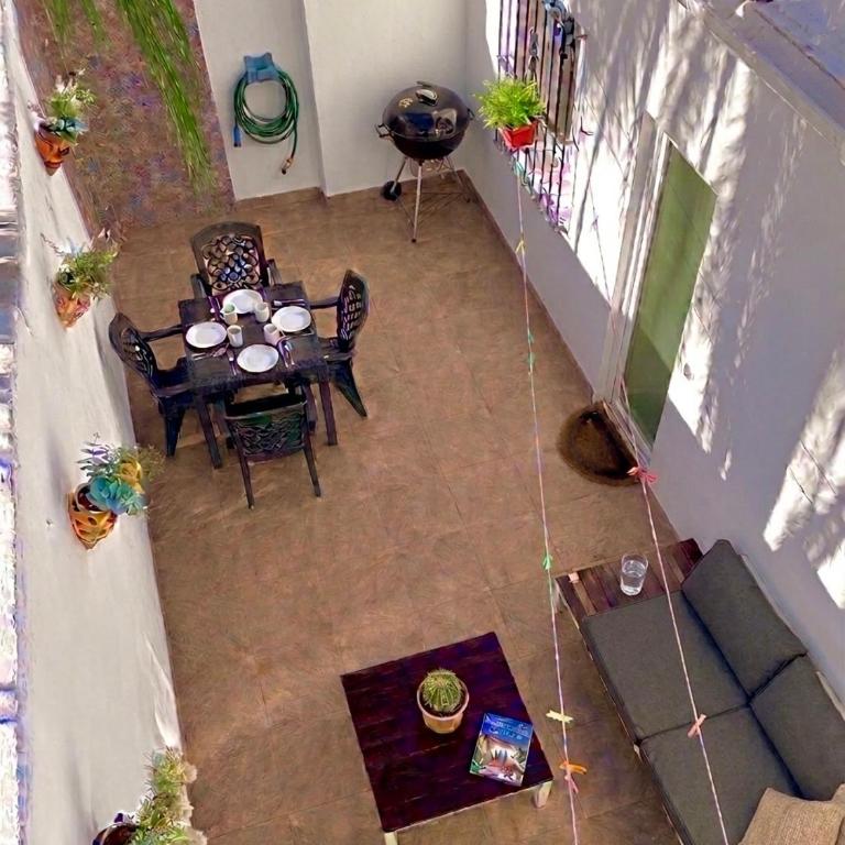 Quiet 3-bedroom house near Town Hall & Centre - Chalet de 3 dormitorios - 2