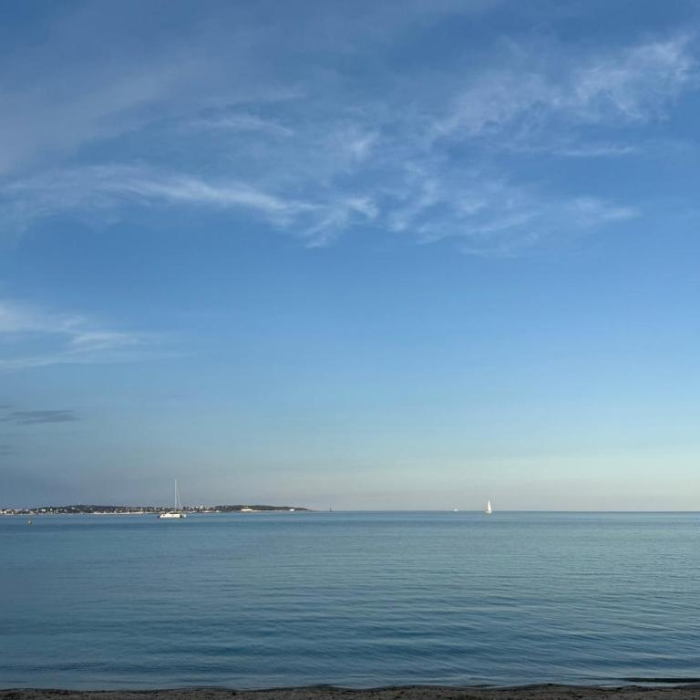 Studio moderne avec vrai lit - proche plages - Studio Familial - 13