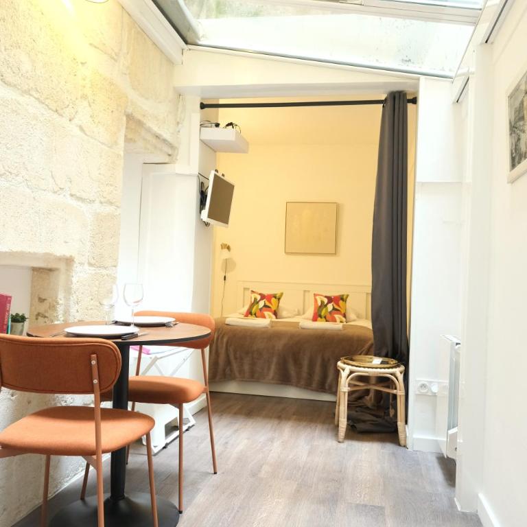 Combo 2 Studios Centre - Proche Tram, Gare & Aéroport - Appartement 2 Chambres - 2