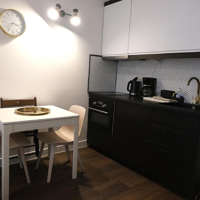 Combo 2 Studios Centre - Proche Tram, Gare & Aéroport - Appartement 2 Chambres - 3