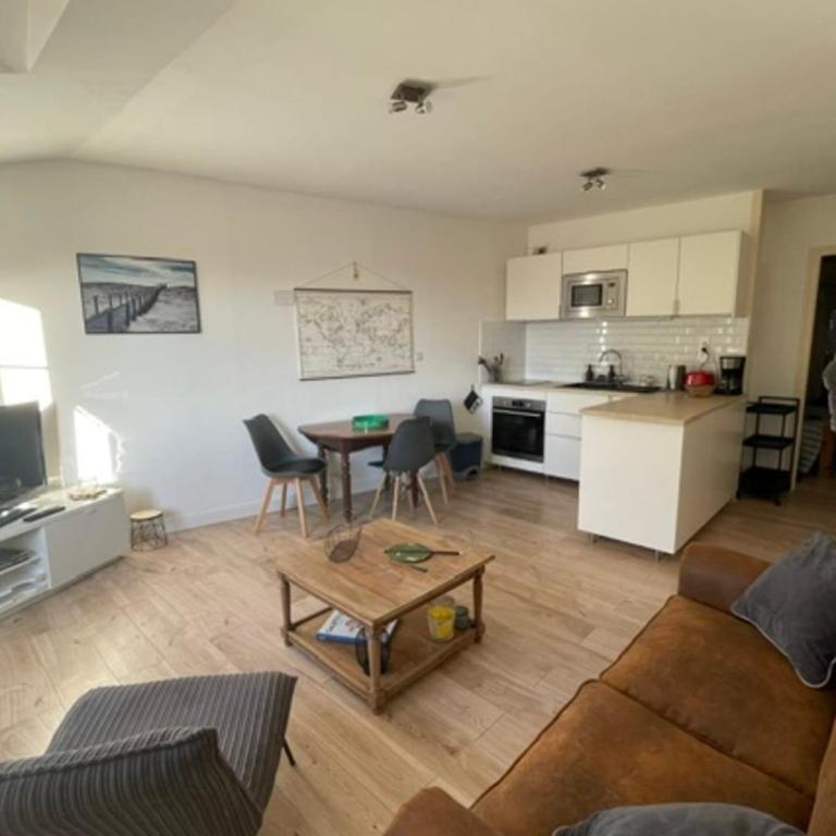 Charming quiet apartment with views over rooftops - Apartment - 1