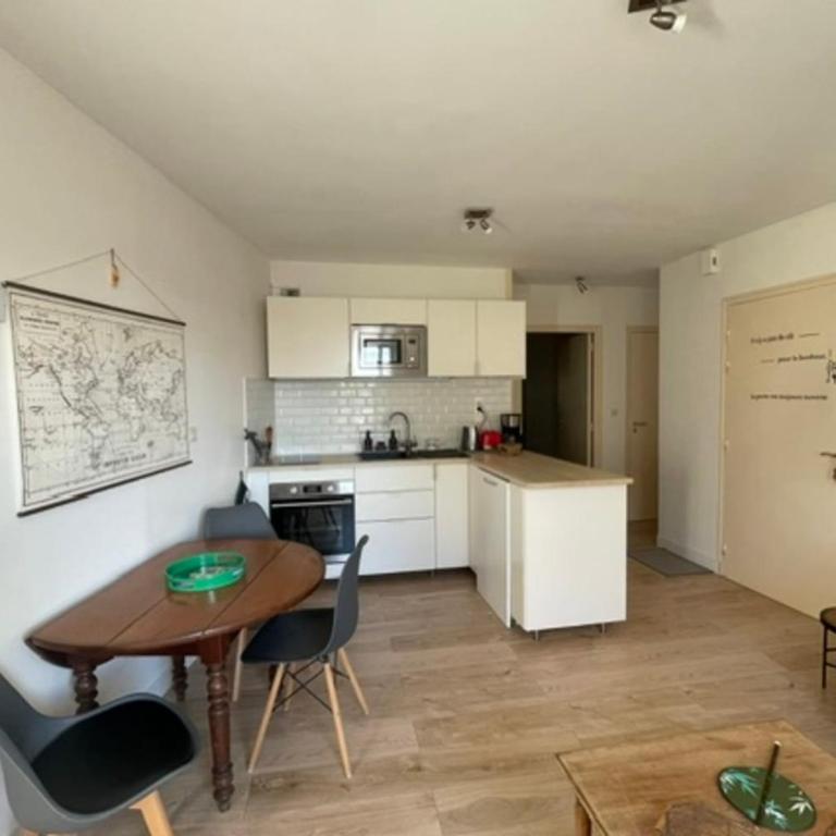 Charming quiet apartment with views over rooftops - Apartment - 4