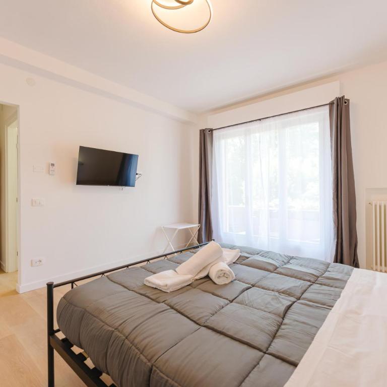 Casa di Eno - 10 min from Train Station & 15 min from Venice - Camera Matrimoniale con Balcone - 5