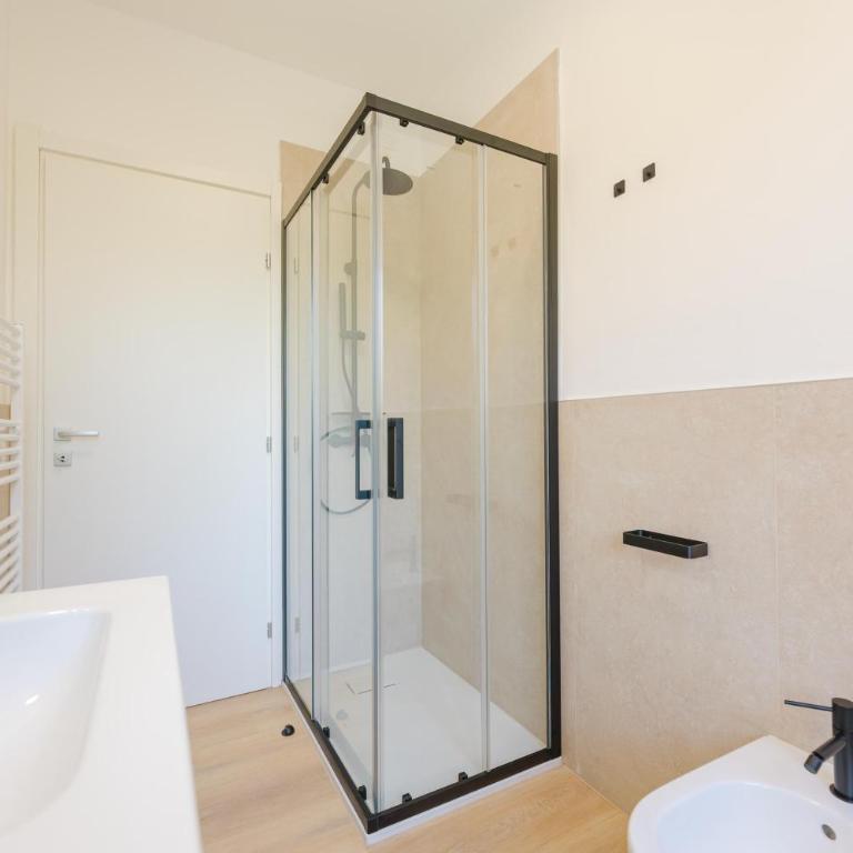 Casa di Eno - 10 min from Train Station & 15 min from Venice - Camera Matrimoniale con Balcone - 7