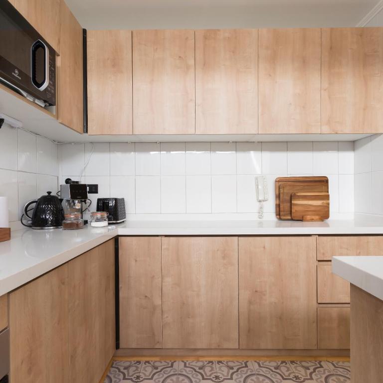Cómodo depto familiar con aire acondicionado, frente al Parque Arauco - Apartamento - 12