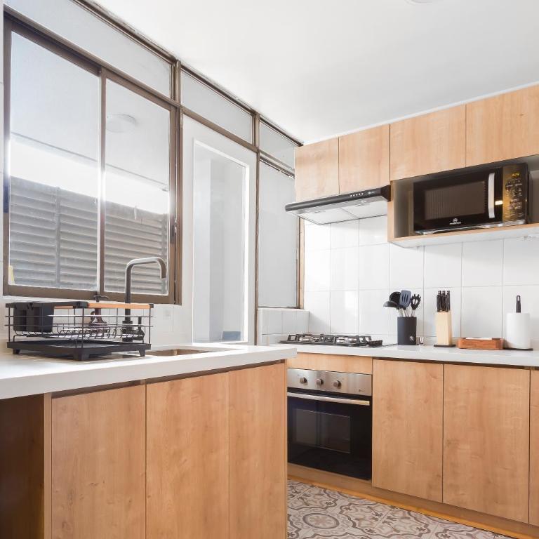 Cómodo depto familiar con aire acondicionado, frente al Parque Arauco - Apartamento - 14