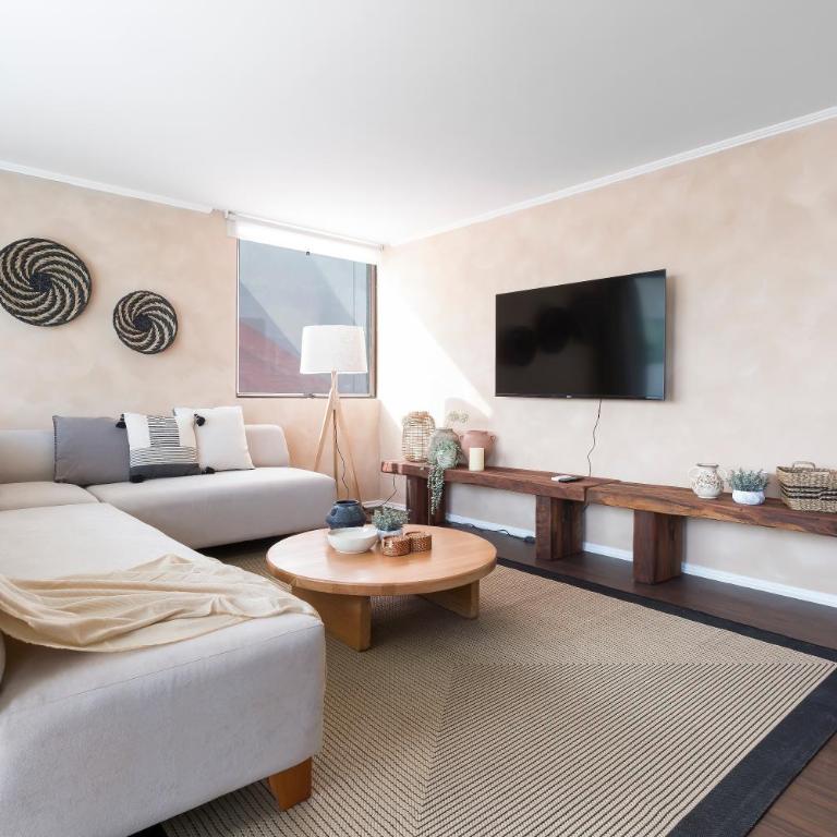 Cómodo depto familiar con aire acondicionado, frente al Parque Arauco - Apartamento - 6