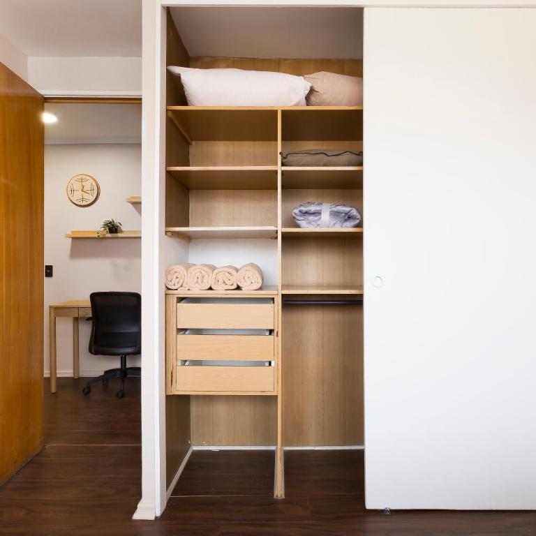 Cómodo depto familiar con aire acondicionado, frente al Parque Arauco - Apartamento - 25