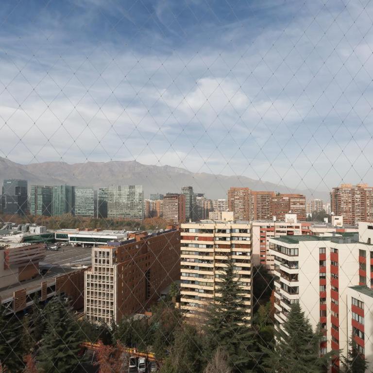 Cómodo depto familiar con aire acondicionado, frente al Parque Arauco - Apartamento - 26