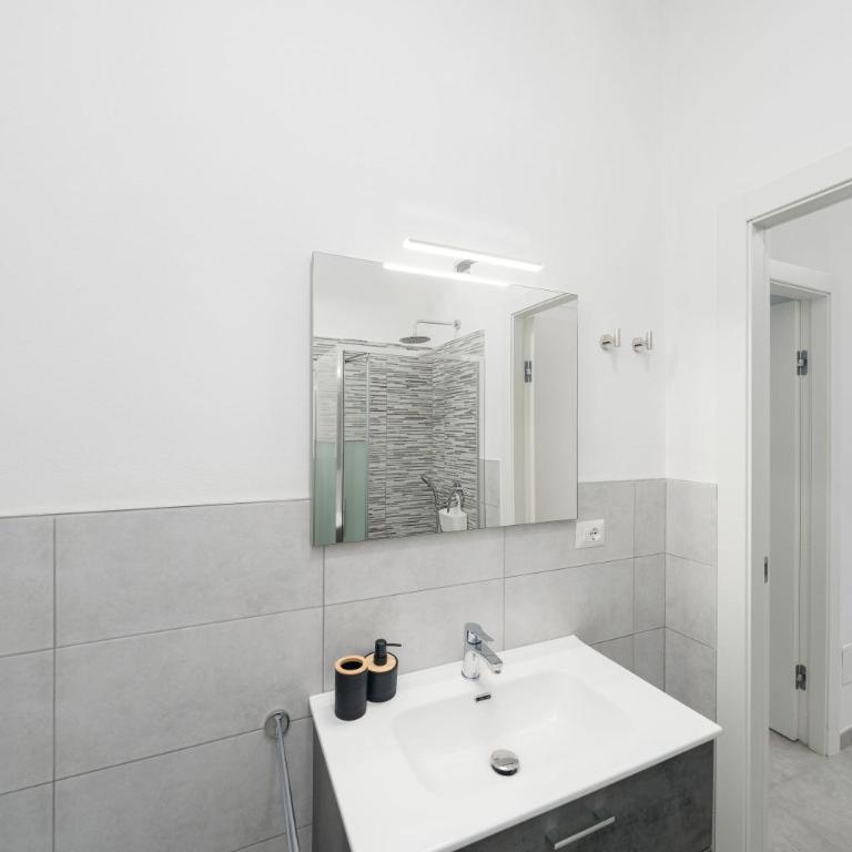 Charlie 89 Modern Apt with AC in the center - Appartamento - 21
