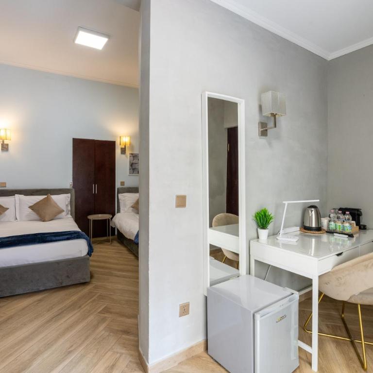 Giusi Rooms - Aetheria Esquilinus Guesthouse - Camera Tripla Comfort con Doccia - 32