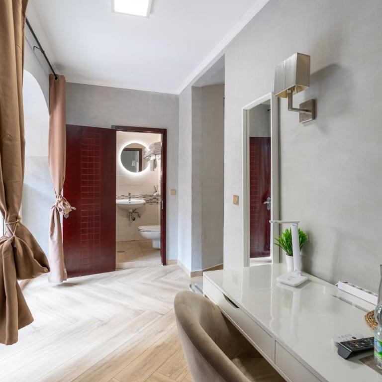 Giusi Rooms - Aetheria Esquilinus Guesthouse - Camera Tripla Comfort con Doccia - 30