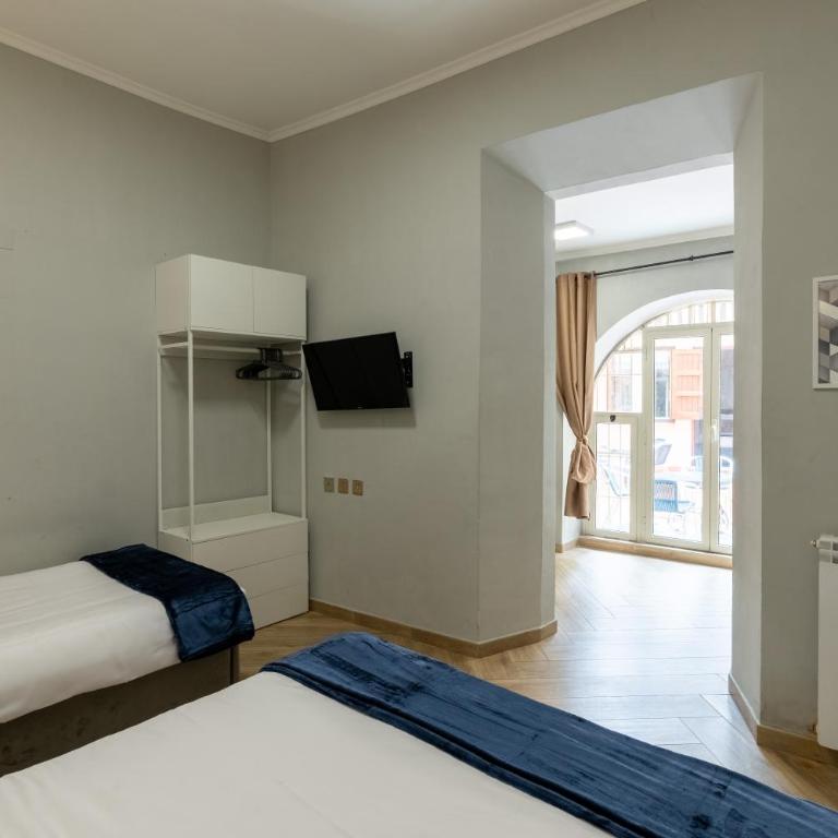 Giusi Rooms - Aetheria Esquilinus Guesthouse - Camera Tripla Comfort con Doccia - 24