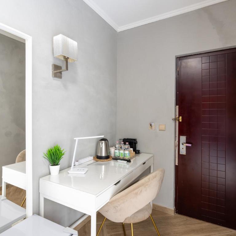 Giusi Rooms - Aetheria Esquilinus Guesthouse - Camera Tripla Comfort con Doccia - 23
