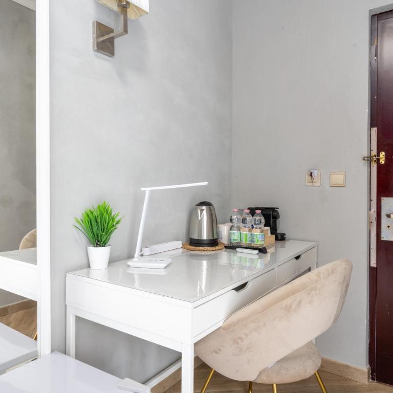 Giusi Rooms - Aetheria Esquilinus Guesthouse - Camera Tripla Comfort con Doccia - 28