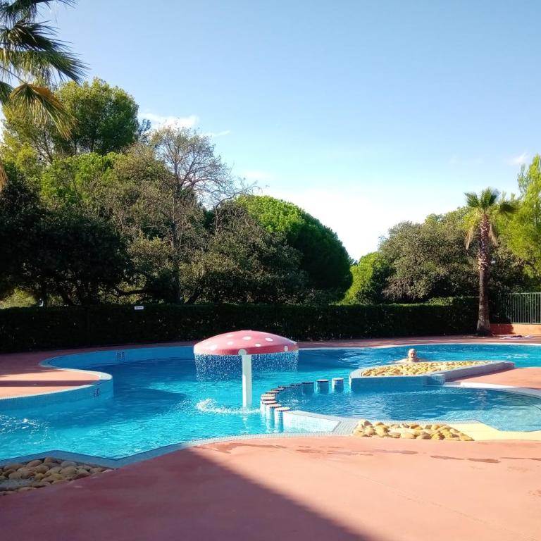 EXCLUSIVE fin AOUT Chalet Cosy Agde 6 pers, clim, piscine, Pinède, parking, calme Méditerranée - Chalet 2 Chambres - 4