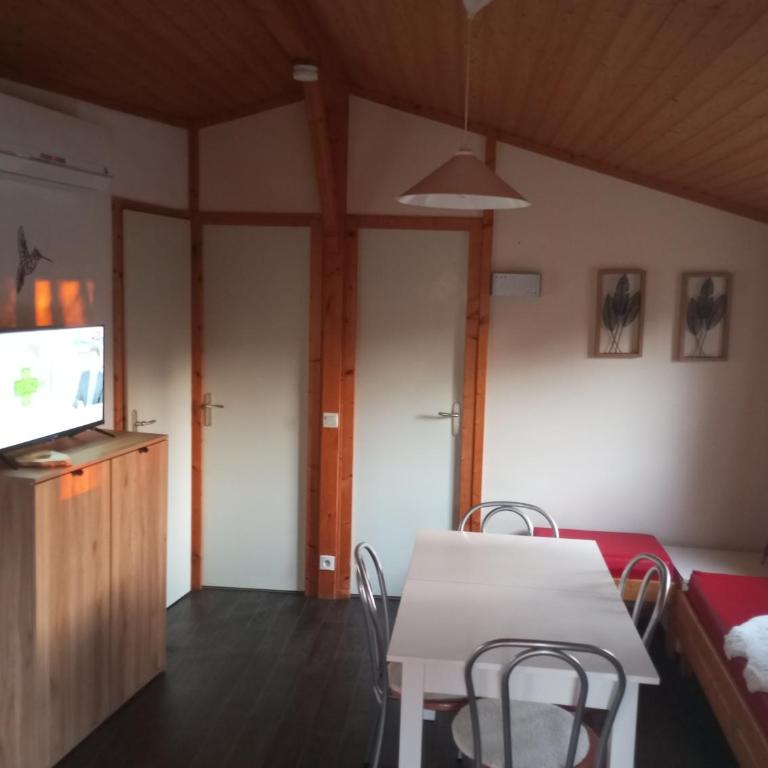 EXCLUSIVE fin AOUT Chalet Cosy Agde 6 pers, clim, piscine, Pinède, parking, calme Méditerranée - Chalet 2 Chambres - 23