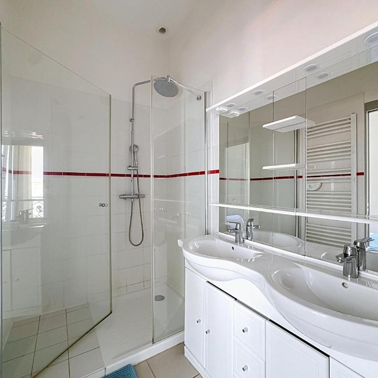 Le Cours Langlet B - One-Bedroom Apartment - 5