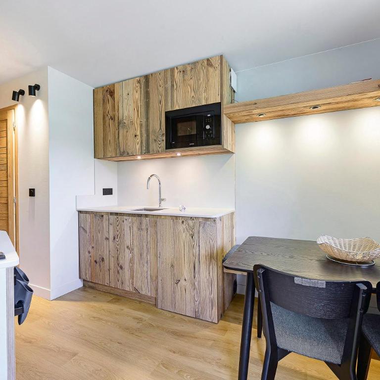 Appartement Le Panorama Des Pistes - Superior Apartment mit 1 Schlafzimmer und Balkon - 11
