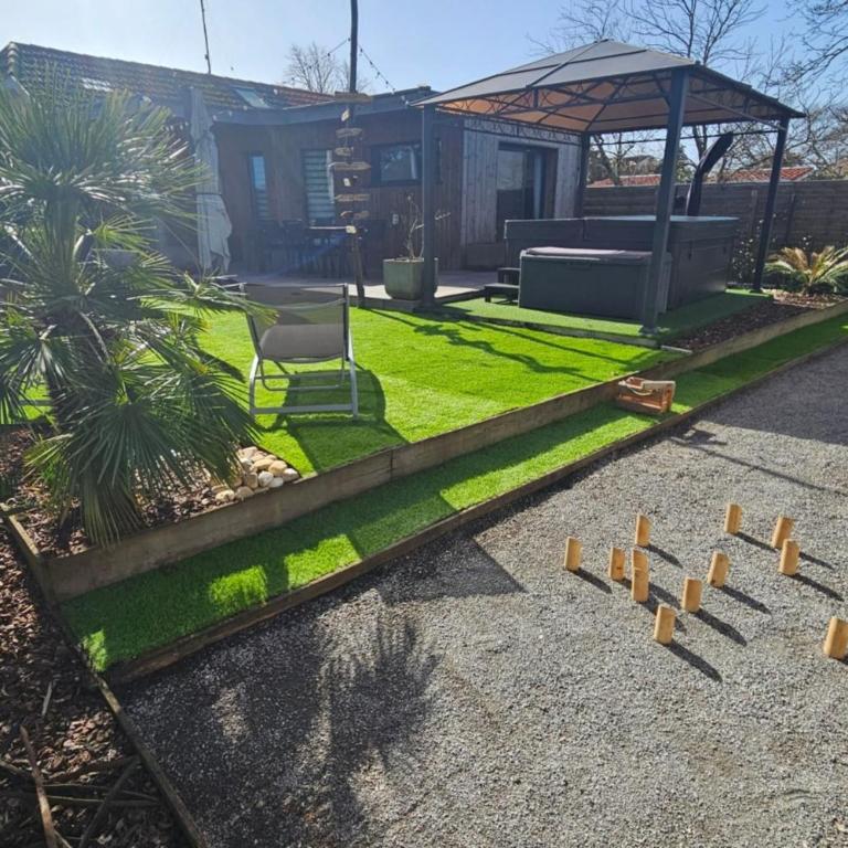 Cottage with garden spa and close to lake - Vacation Home - 6