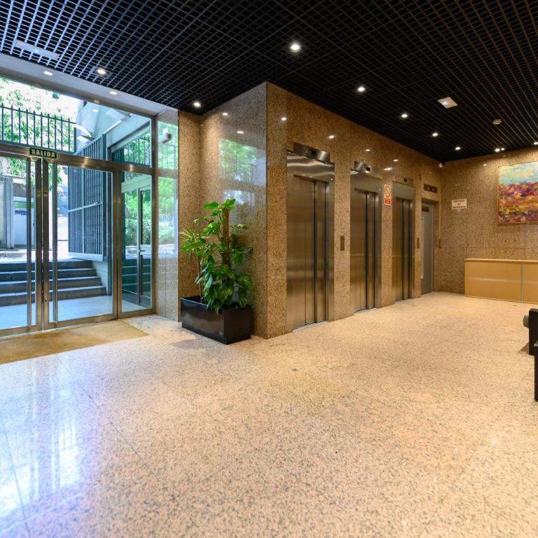 ABR1710C - Amplio Piso de 2 dormitorios y 2 baños - Alquiler temporal - Apartamento de 2 dormitorios - 48