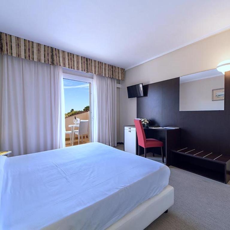 Hotel Fabricia - Camera Tripla Standard con Vista Mare - 7