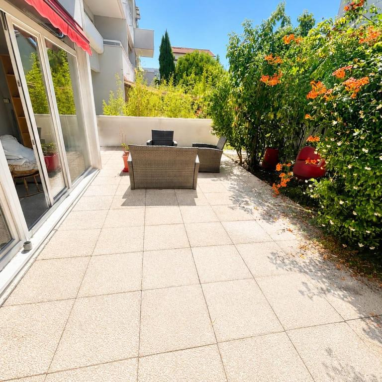 Excellent! Terrace, garden, garage, secured - Appartement 1 Chambre - 16