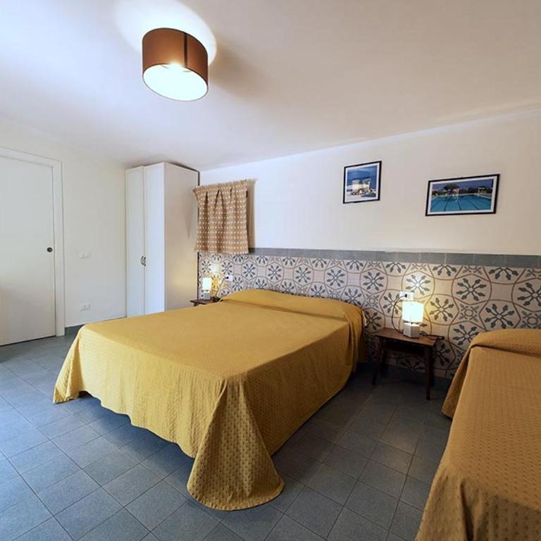 Hotel Fabricia - Camera Familiare - 11