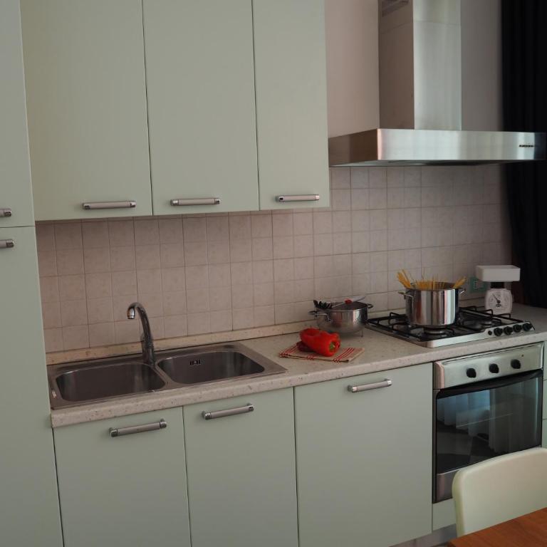 Family Apartments Residence Trieste - Appartamento Deluxe con 2 Camere da Letto e Balcone - 7