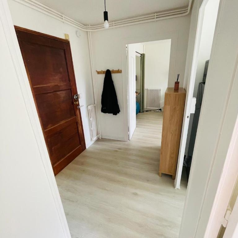 Cozy and bright apartment with private parking - One-Bedroom Apartment with Garden View - 3
