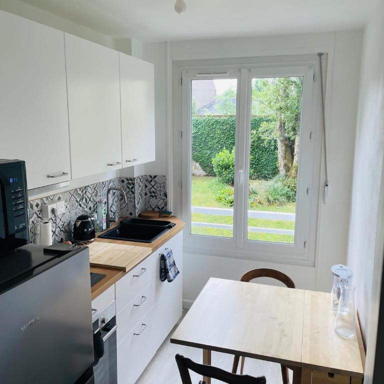 Cozy and bright apartment with private parking - One-Bedroom Apartment with Garden View - 4