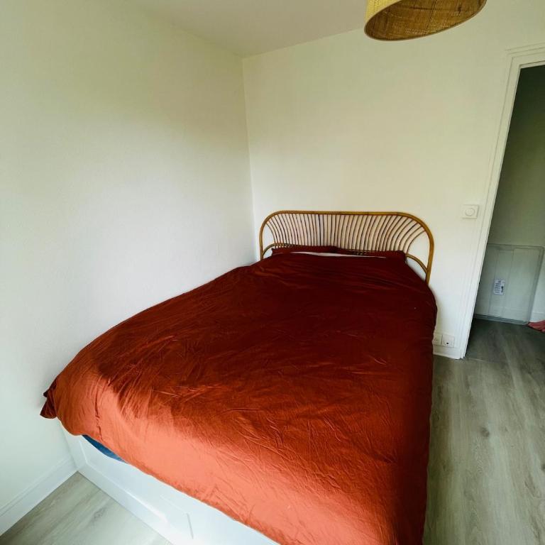 Cozy and bright apartment with private parking - One-Bedroom Apartment with Garden View - 10
