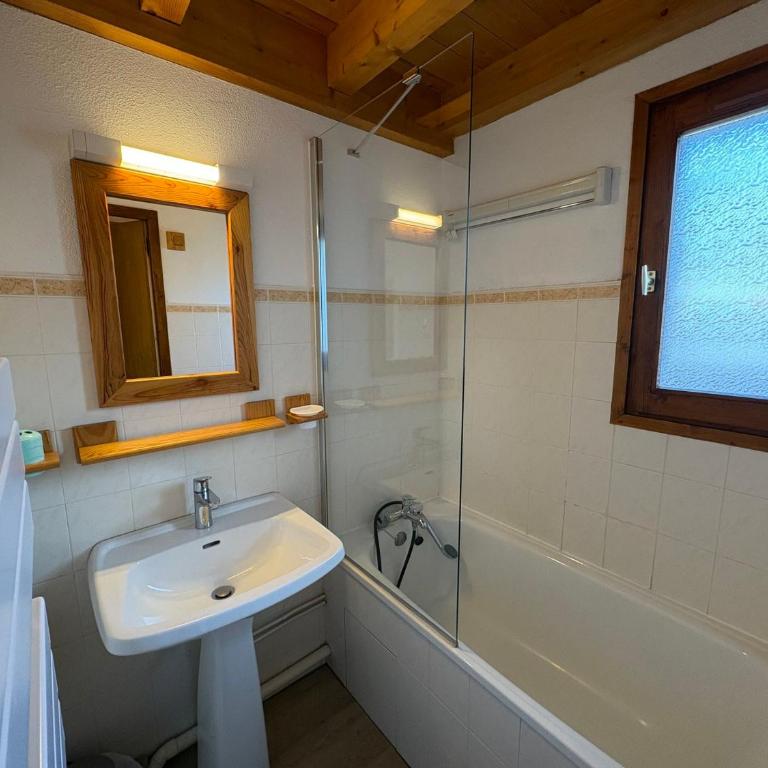Location studio mezzanine 6 personnes Les Saisies avec parking - Appartement 1 Chambre - 9