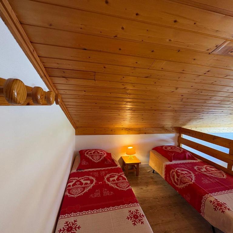 Location studio mezzanine 6 personnes Les Saisies avec parking - Appartement 1 Chambre - 12