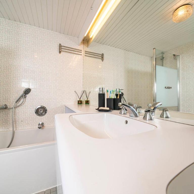 Grande propriété pieds dans l'eau avec piscine - Maison 4 Chambres - 5