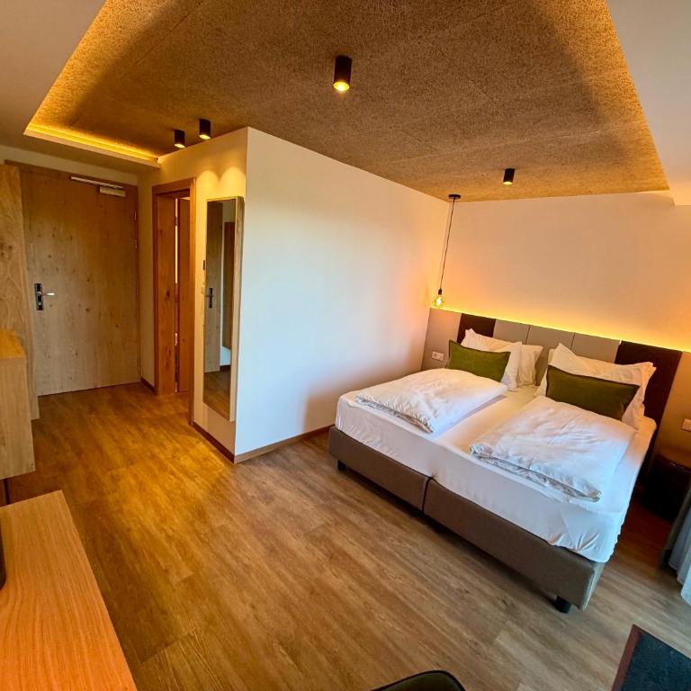 Pippos Mountain Lodge - Double Room with Balcony - 7