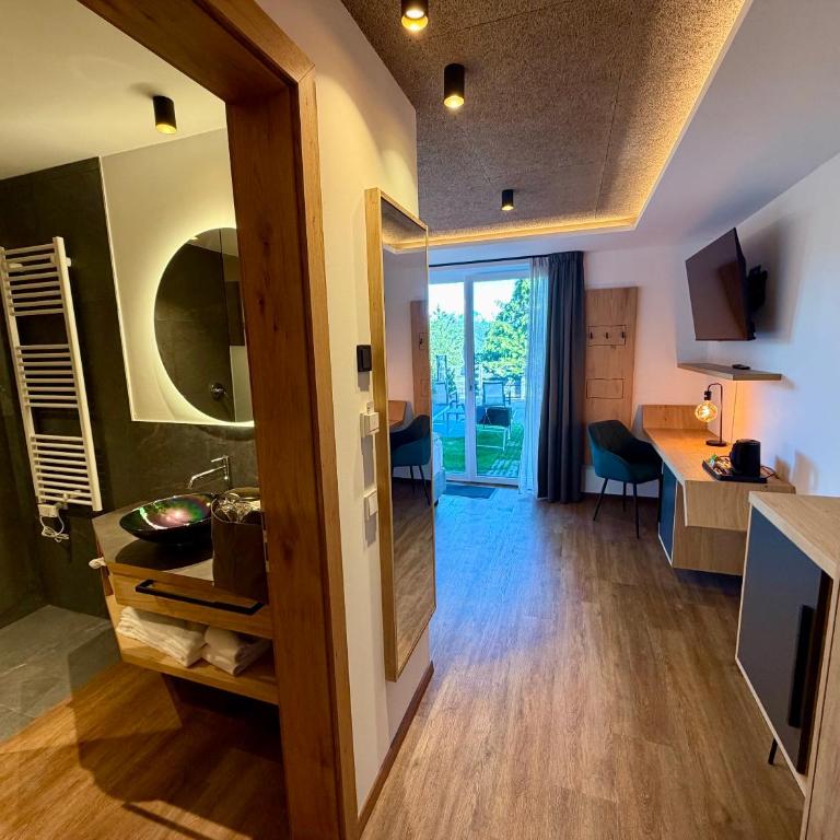 Pippos Mountain Lodge - Double Room with Balcony - 8