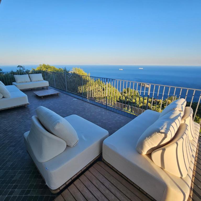 Villa Dequinz Luxury Retreat & Private Infinity Pool - Villa - 4