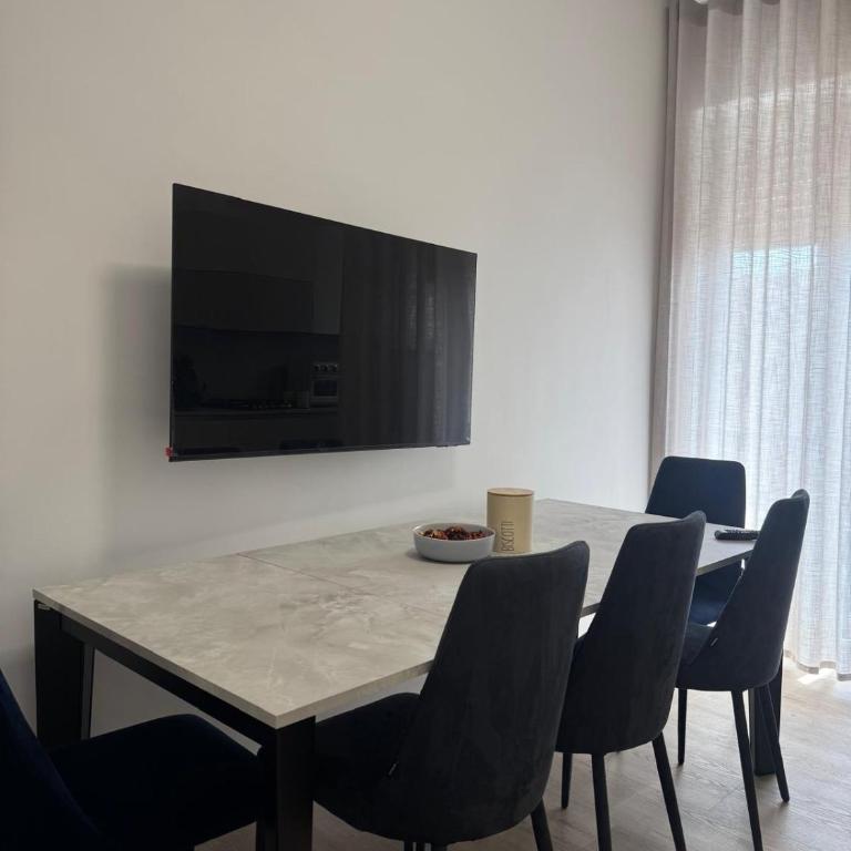 New Era Apartment Milano - Three-Bedroom Apartment - 17
