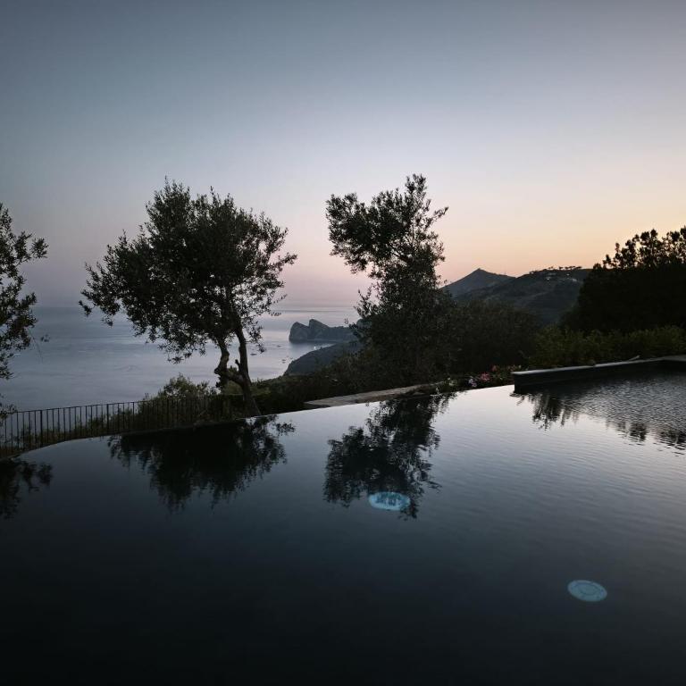 Villa Dequinz Luxury Retreat & Private Infinity Pool - Villa - 6
