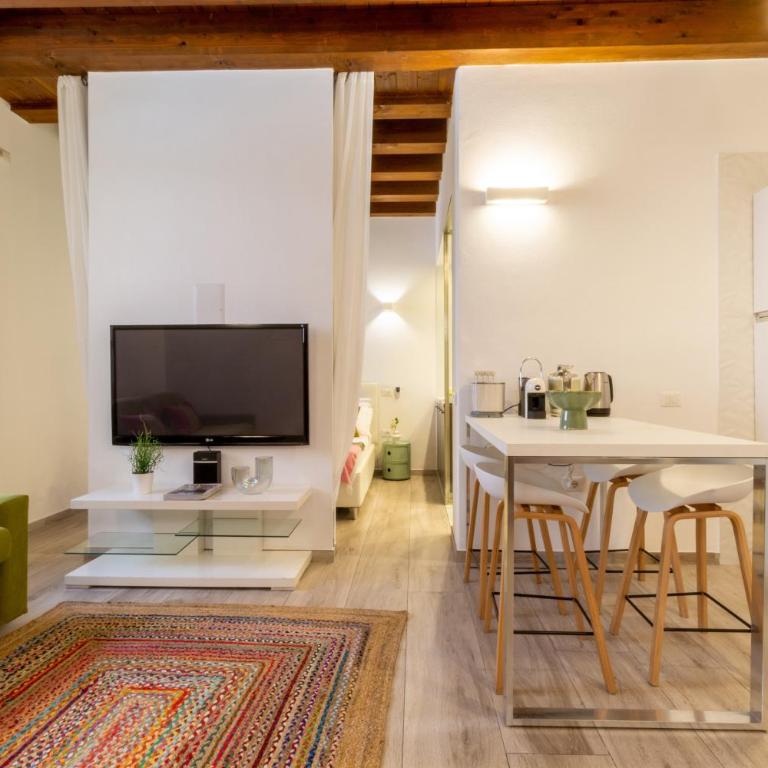 Martini Castello Boutique Apartments - Historic Center & Lift - Monolocale Deluxe - 4